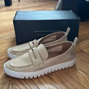 Vionic Women’s Tan Slip-On Loafers